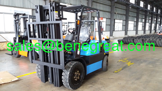 China. 3Venta de carretillas elevadoras diesel de 5 toneladas con motor Isuzu y carretillas elevadoras de 3,5 toneladas con mástil triplex proveedor