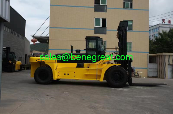 La mayor carretilla elevadora diésel china de 45 toneladas carretilla elevadora pesada de 45 toneladas camión elevadora de contenedores con desplazamiento lateral proveedor