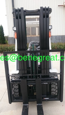 Empilhadeira diesel con capacidad de 6600lbs motor Isuzu de 3 toneladas empilhadeira con transmisión hidráulica proveedor